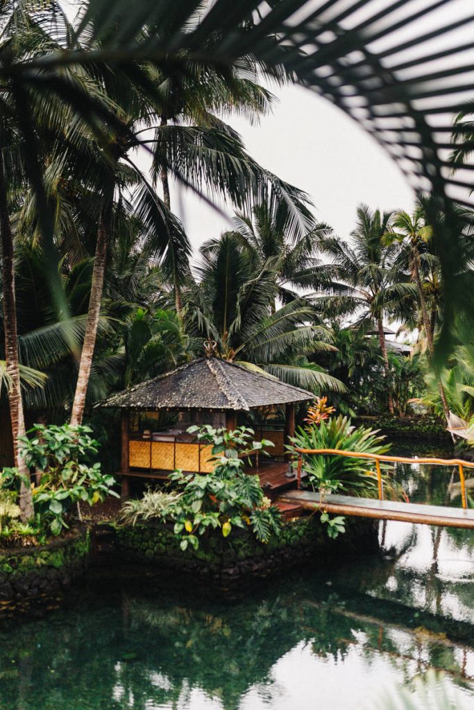 Resident Evil Features 9 Feet Tall Lady